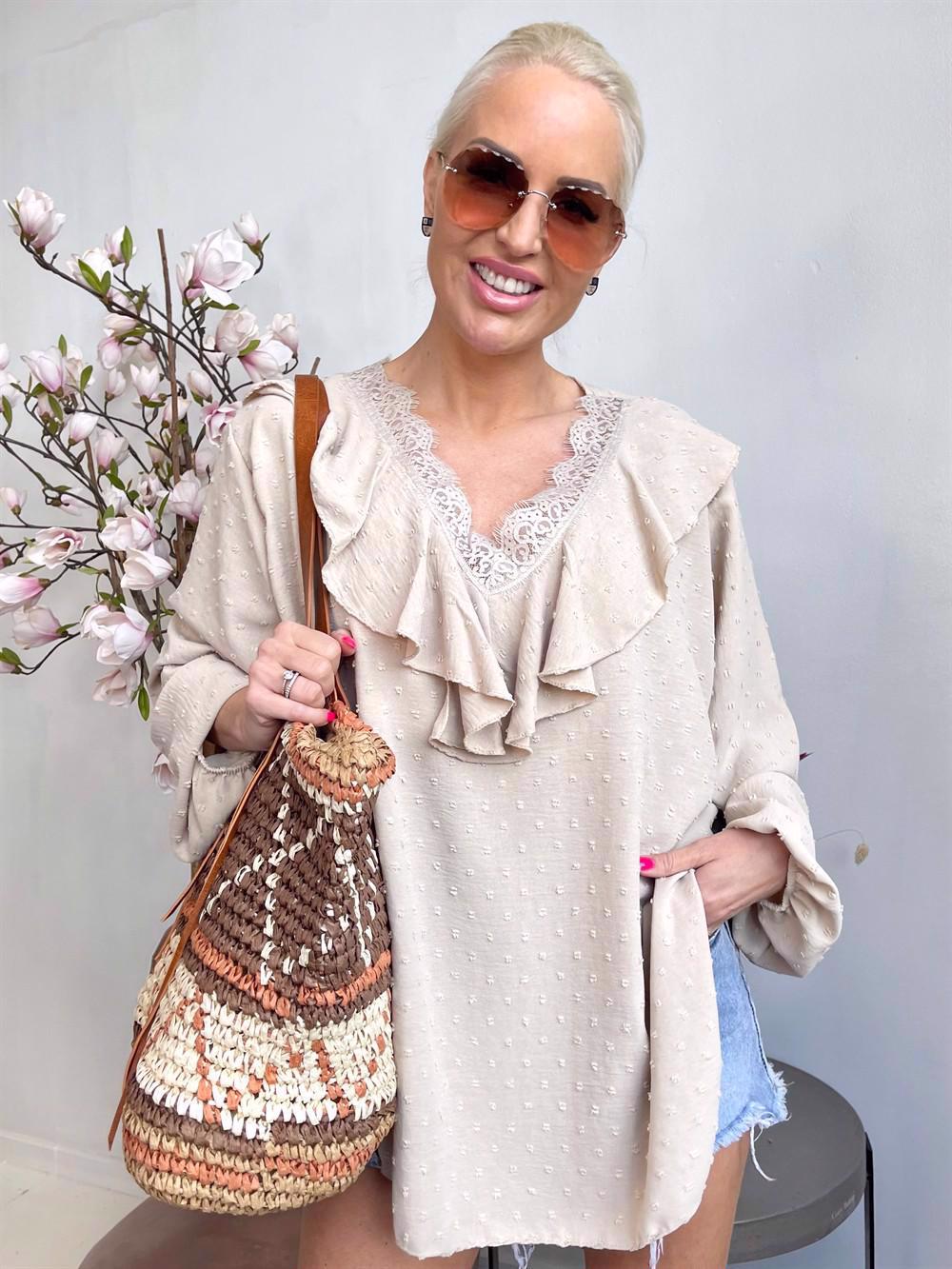 Simone - Tunika med spetskant och volanger